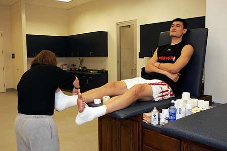 羽毛球赛场再起风云：漠南鲨队队失利南城独角兽队，赛场气氛火爆赛季拐点或已出现(羽毛球滚动新闻最新消息)