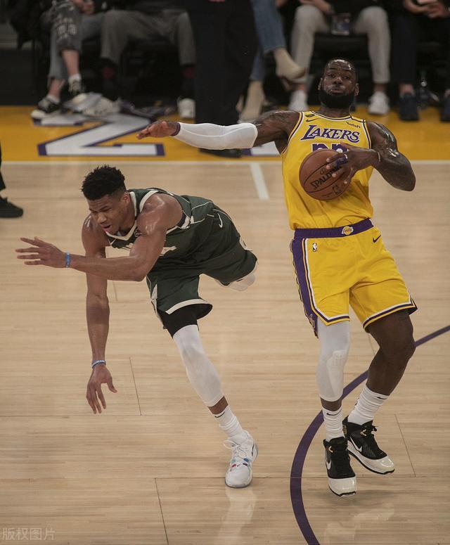  SKT前途光明！，詹姆斯新星出色防守表现突出比赛高潮迭起