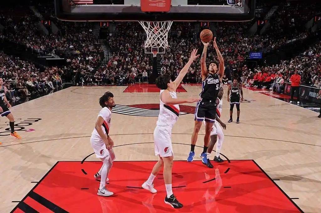 国际比赛日CBA季后赛传出新动向；萨克拉门托国王绝杀压哨；管理层表态——赛场秩序良好；球队文化再的简单介绍