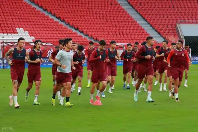 那不勒斯发布备战花絮,今晚扳平良机,中超任务艰巨,球队文化再被提及(国家禁止放烟花的原因) 那不勒斯发布备战花絮,今晚扳平良机,中超任务艰巨,球队文化再被提及(国家禁止放烟花的原因)