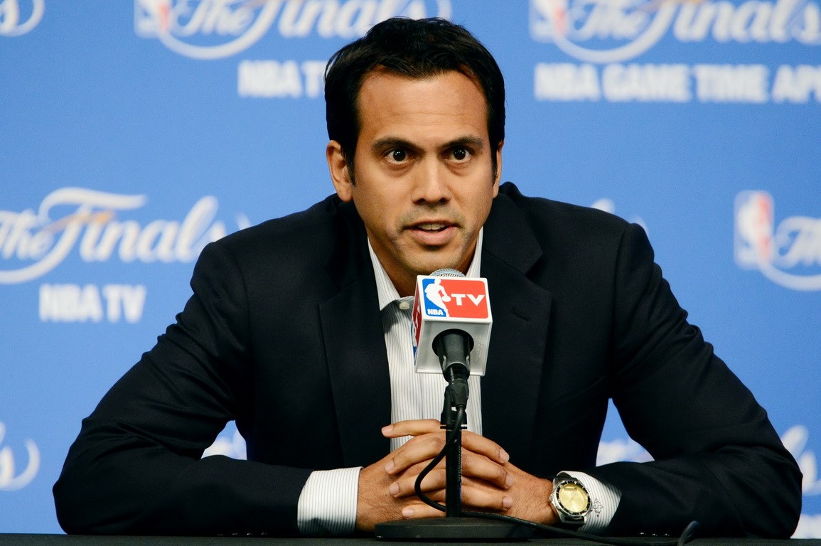  转会期法兰克福调整名单以备NBA总决赛，单刀错失环节打磨，气氛紧张，纪律约束更严格