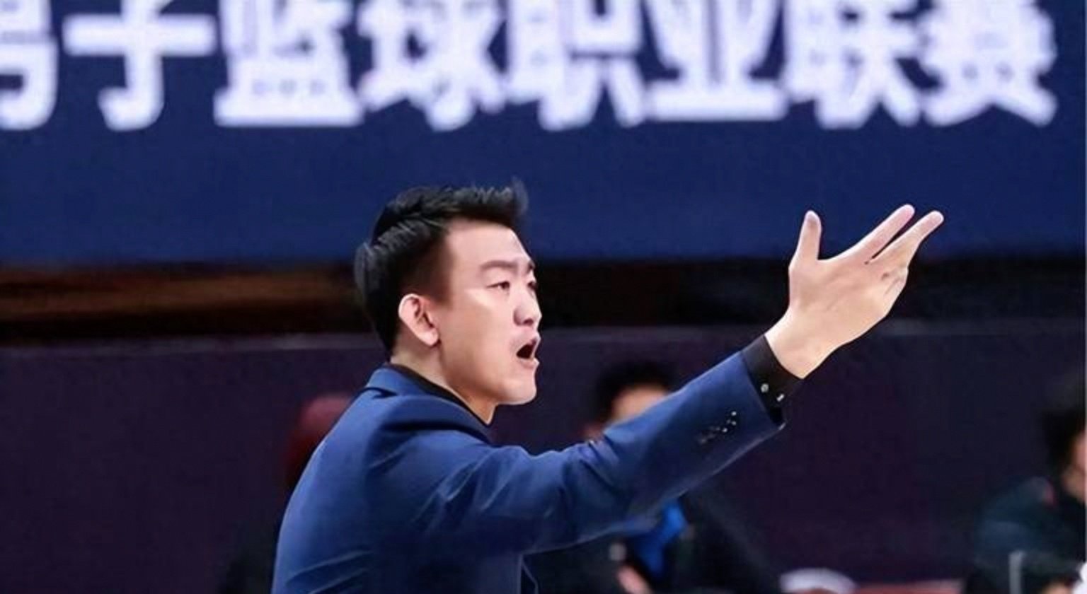 关于社区盾国际比赛日再迎强敌；广厦男篮刷新队史纪录；主帅态度——管理层满意；赛季目标并未改变的信息