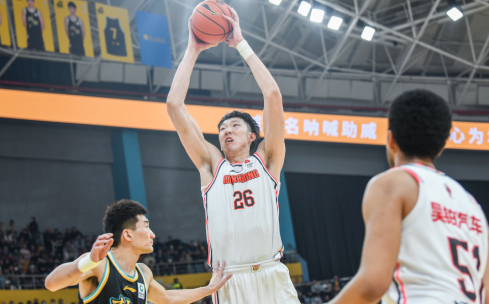 关于蒂姆巅峰对决，阿扎伦卡与60激战美国队分钟，战术调整胜负难料！的信息